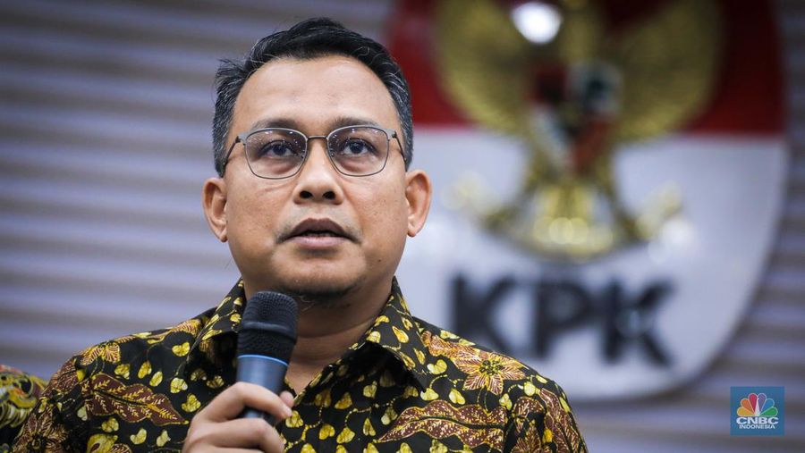 Juru Bicara KPK, Ali Fikri memberikan keterangan saat konferensi pers di gedung Merah Putih, KPK, Jakarta, Jumat (29/9/2023). (CNBC Indonesia/Faisal Rahman)