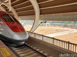 RI-China Sepakat Bunga Utang Kereta Cepat 3,7-3,8%, Tenor 35 Tahun