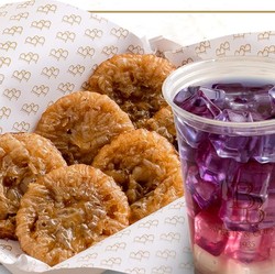 Nikmatnya Camilan Tradisional di Betty Bites Sweets & Coffee