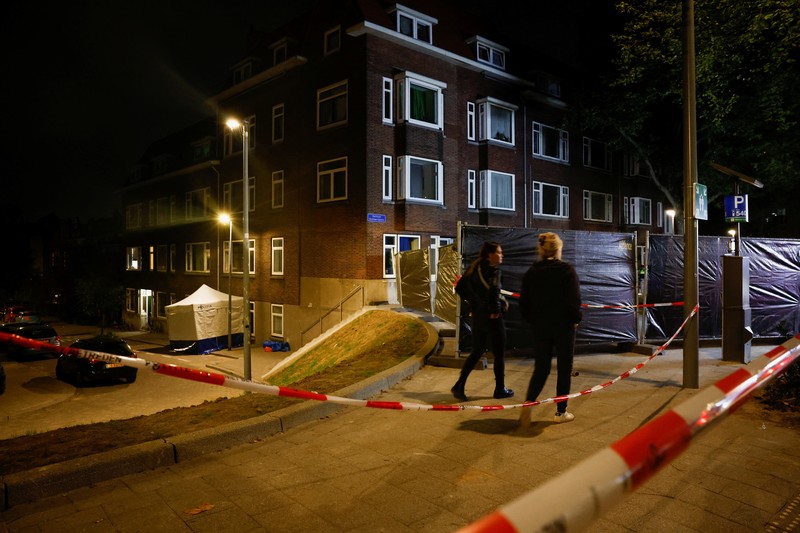 Layanan darurat mendatangi lokasi kejadian di Erasmus Medical Center, Rotterdam, Belanda, Kamis 28 September 2023. Layanan darurat mendatangi lokasi kejadian di Erasmus Medical Center, Rotterdam, Belanda, Kamis 28 September 2023. Polisi di Belanda mengatakan banyak orang tewas dalam dua penembakan di kota pelabuhan Rotterdam di Belanda, satu di rumah sakit universitas dan satu di rumah terdekat. (AP Photo)