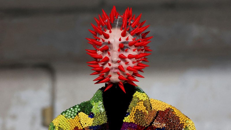 Models present creations by designer Anthony Vaccarello as part of his Spring/Summer 2024 Women's ready-to-wear collection show for fashion house Saint Laurent during Paris Fashion Week in Paris, France, September 26, 2023. REUTERS/Johanna Geron