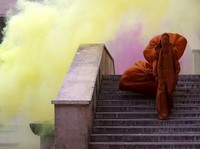 Tampilan Gaya Unik Hiasi Catwalk Paris Fashion Week