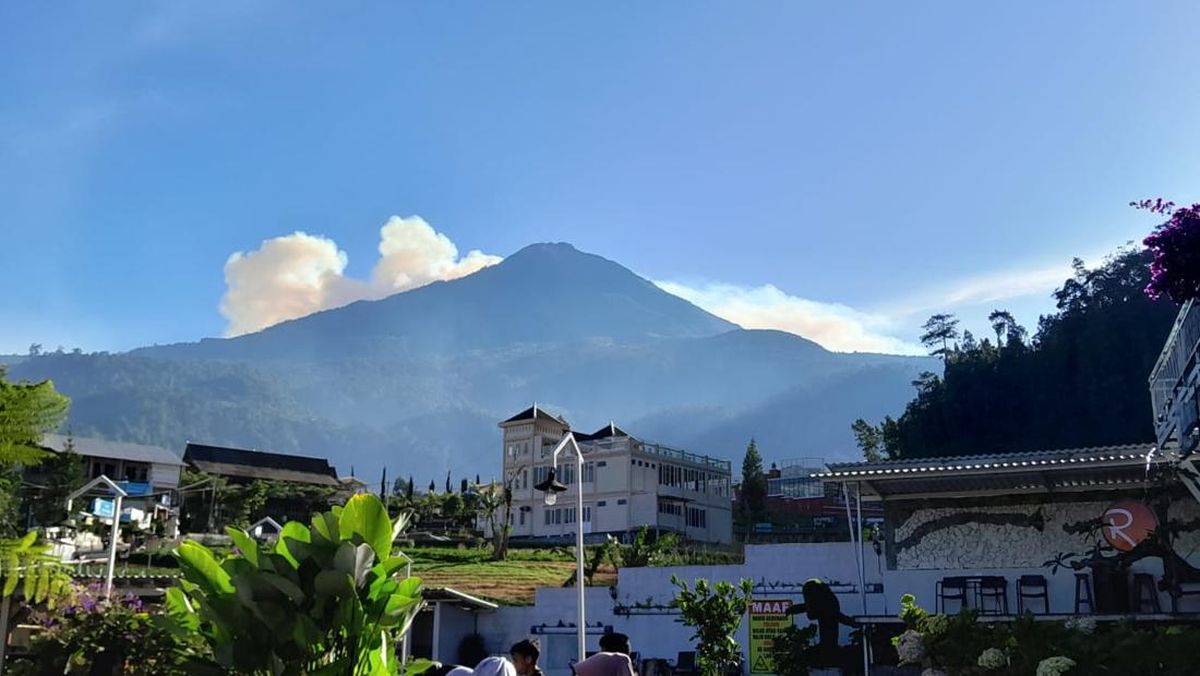 Jalur Pendakian Via Cetho dan Cemoro Kandang Ditutup Imbas Kebakaran Lawu