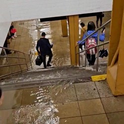 Parah! New York Kebanjiran, Kereta Bawah Tanah Mati Total