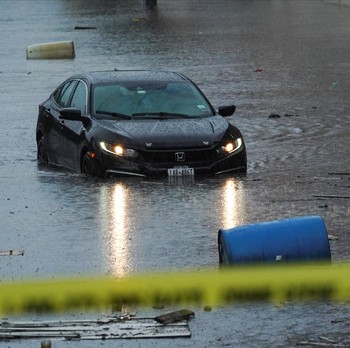 Banjir di New York, Akses Jalan-Kereta Bawah Tanah Lumpuh