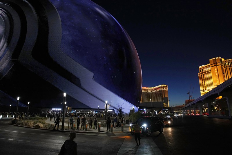 Pemandangan umum malam pembukaan Sphere menjelang pertunjukan band rock Irlandia U2 di The Venetian Resort di Las Vegas, Nevada, pada 29 September 2023. Pemandangan umum malam pembukaan Sphere menjelang pertunjukan band rock Irlandia U2 di The Venetian Resort di Las Vegas, Nevada, pada 29 September 2023. (Ronda Churchill / AFP)