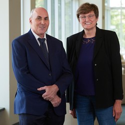 2 Ilmuwan di Balik Vaksin Covid mRNA Raih Penghargaan Nobel