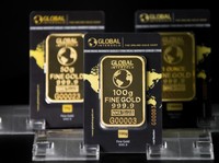 Teror Trump Bikin Harga Emas Merana, Sepekan Ambruk 4,6%