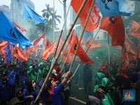 Buruh Ancam Siap Lumpuhkan Pabrik Nasional, Ini Alasannya