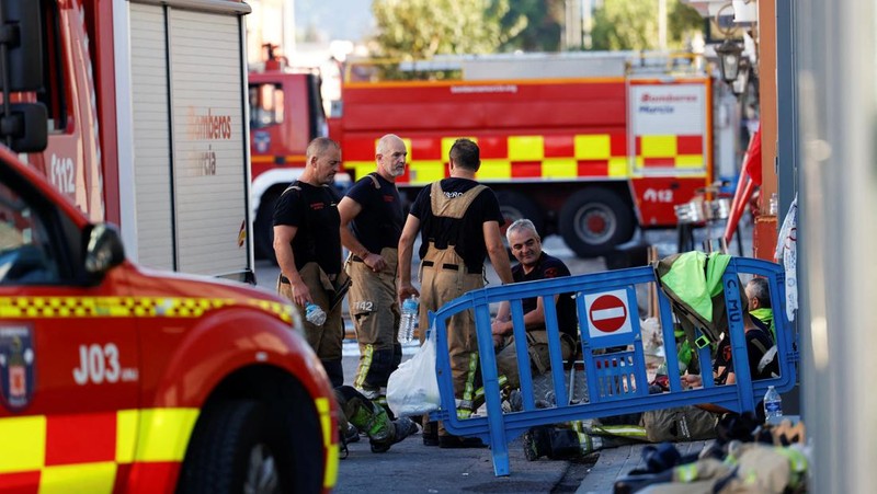 Sedikitnya 13 orang tewas dalam insiden kebakaran di sebuah kelab malam di Kota Murcia, Spanyol. Insiden kebakaran ini diklaim menjadi yang paling mematikan di Spanyol dalam beberapa dekade terakhir. (Tangkapan Layar Video Reuters/LA OPINION DE MURCIA)