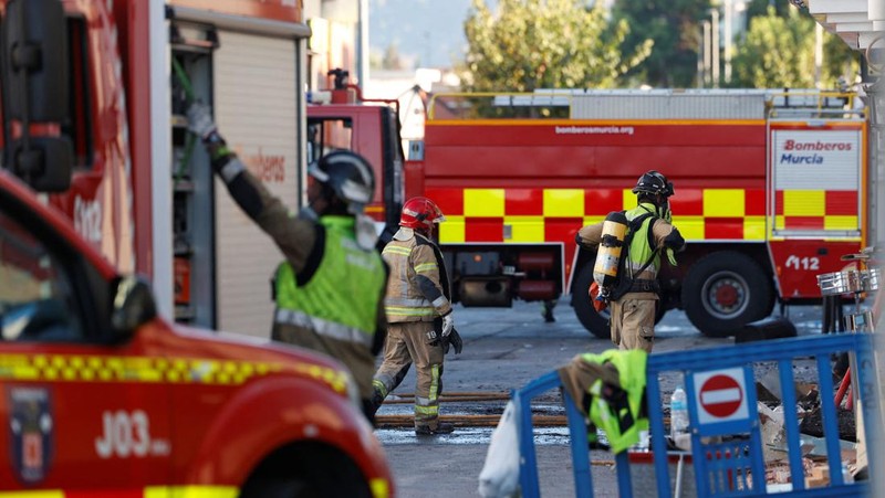 Sedikitnya 13 orang tewas dalam insiden kebakaran di sebuah kelab malam di Kota Murcia, Spanyol. Insiden kebakaran ini diklaim menjadi yang paling mematikan di Spanyol dalam beberapa dekade terakhir. (Tangkapan Layar Video Reuters/LA OPINION DE MURCIA)