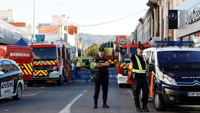 Sedikitnya 13 orang tewas dalam insiden kebakaran di sebuah kelab malam di Kota Murcia, Spanyol. Insiden kebakaran ini diklaim menjadi yang paling mematikan di Spanyol dalam beberapa dekade terakhir. (Tangkapan Layar Video Reuters/LA OPINION DE MURCIA)