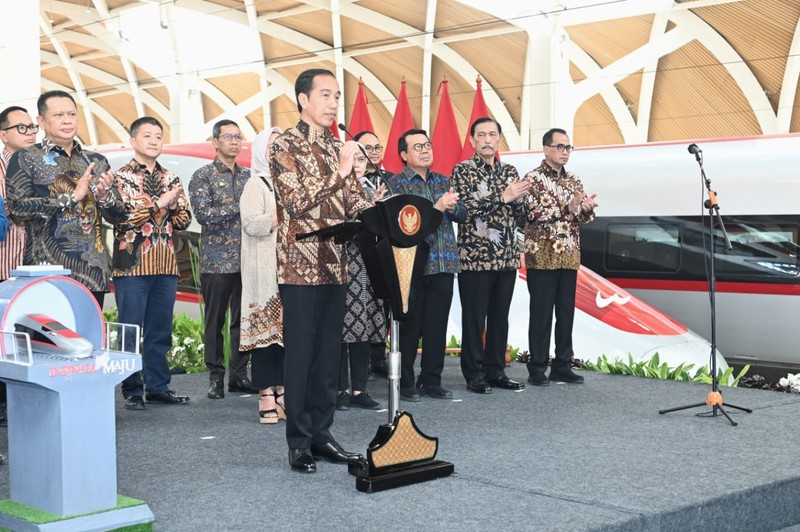 Presiden Jokowi meresmikan Kereta Cepat Jakarta-Bandung yang diberi nama Whoosh pada Senin (2/10/2023). (Dok. Setpres)
