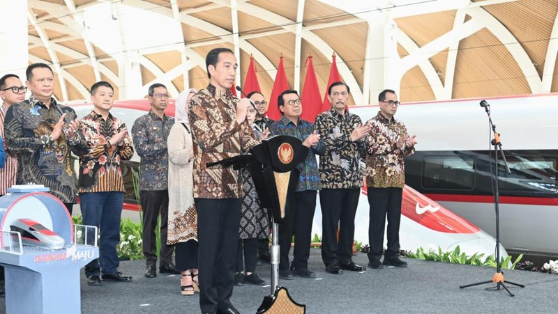 Presiden Jokowi meresmikan Kereta Cepat Jakarta-Bandung yang diberi nama Whoosh pada Senin (2/10/2023). (Dok. Setpres)
