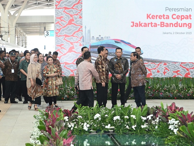 Presiden Jokowi meresmikan Kereta Cepat Jakarta-Bandung yang diberi nama Whoosh pada Senin (2/10/2023). (Dok. Setpres)