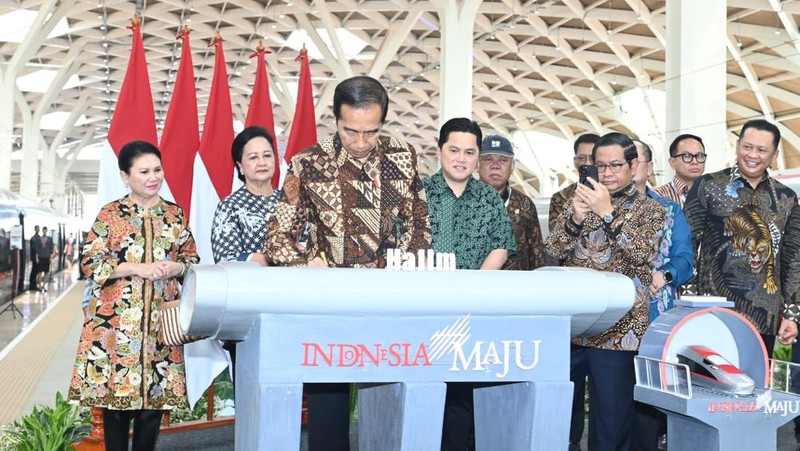 Presiden Jokowi meresmikan Kereta Cepat Jakarta-Bandung yang diberi nama Whoosh pada Senin (2/10/2023). (Dok. Setpres)