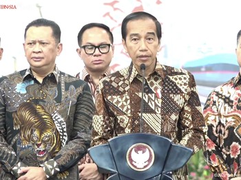 Jokowi Resmikan Whoosh: Modernisasi Transportasi Massal Kita