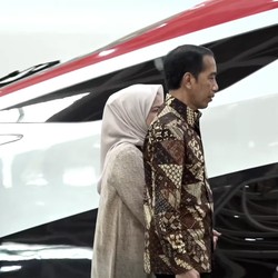 KA Cepat Whoosh Melaju 350 Km/Jam, Jokowi: Pertama di ASEAN
