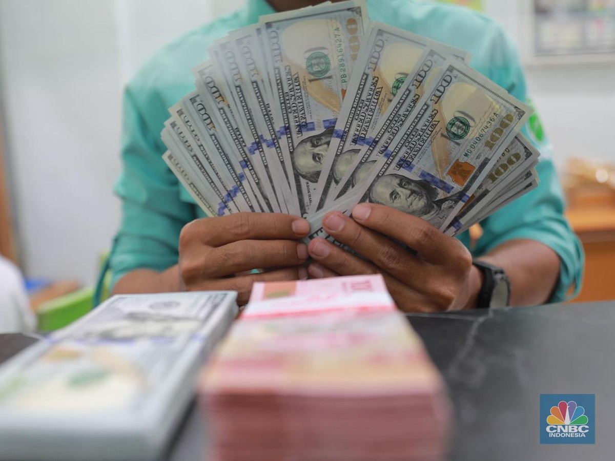 Rupiah Menguat Tipis, Pasar Tunggu Kebijakan BI dan The Fed Pekan Ini