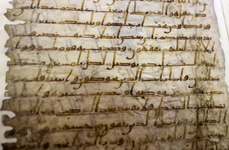 Salinan Alquran langka yang telah dipulihkan, yang dianggap sebagai salah satu salinan kitab suci tertua di dunia dan berasal dari abad pertama Hijriah, menurut Perpustakaan dan Arsip Nasional Mesir, dipajang di Perpustakaan dan Arsip Nasional Mesir, di Kairo, Mesir 27 September 2023. Salinan Alquran langka yang telah dipulihkan, yang dianggap sebagai salah satu salinan kitab suci tertua di dunia dan berasal dari abad pertama Hijriah, menurut Perpustakaan dan Arsip Nasional Mesir, dipajang di Perpustakaan dan Arsip Nasional Mesir, di Kairo, Mesir 27 September 2023. (REUTERS/Mohamed Abd El Ghany)