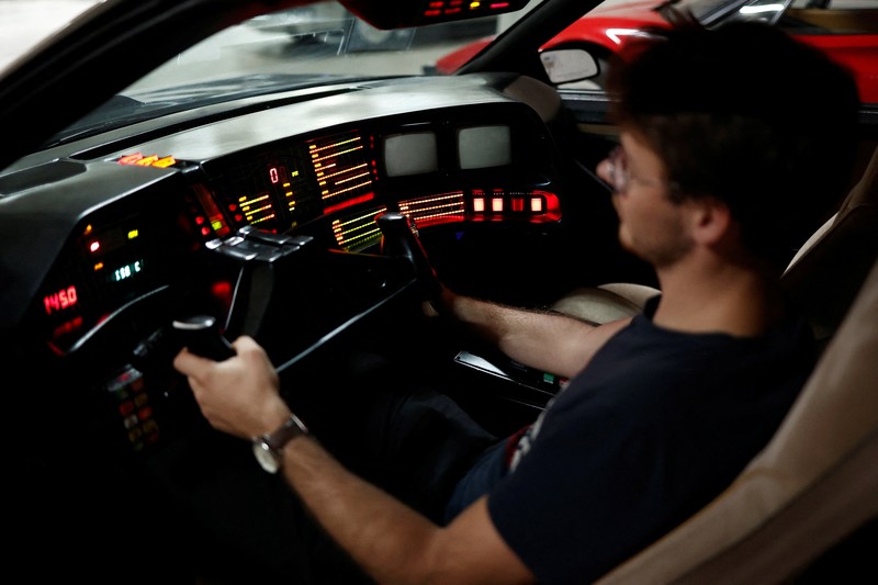 Pemandangan replika DeLorean DMC-12 yang ditampilkan dalam film Back to the Future di antara kendaraan legendaris dan replika mobil dari dunia perfilman dan televisi yang dipajang di museum Pop Central di Etrechy, dekat Paris, Prancis, 17 September 2023. Pemandangan replika DeLorean DMC-12 yang ditampilkan dalam film Back to the Future di antara kendaraan legendaris dan replika mobil dari dunia perfilman dan televisi yang dipajang di museum Pop Central di Etrechy, dekat Paris, Prancis, 17 September 2023. (REUTERS/Noemie Olive)