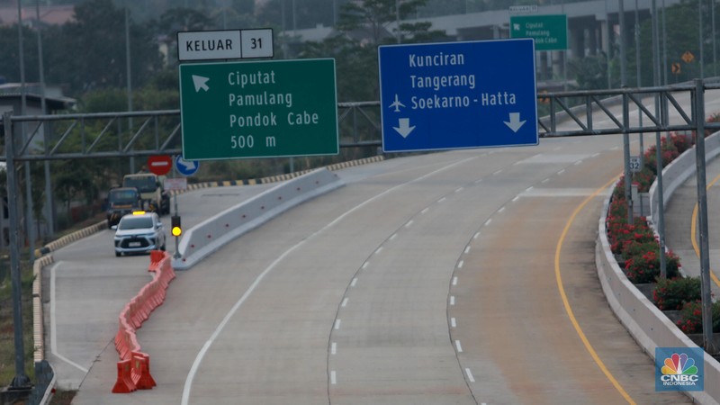 Suasana di ruas tol Seksi 2 Pamulang-Cinere, Tangerang Selatan, Banten, Selasa (3/10/2023). (CNBC Indonesia/Muhammad Sabki) Suasana di ruas tol Seksi 2 Pamulang-Cinere, Tangerang Selatan, Banten, Selasa (3/10/2023). (CNBC Indonesia/Muhammad Sabki)