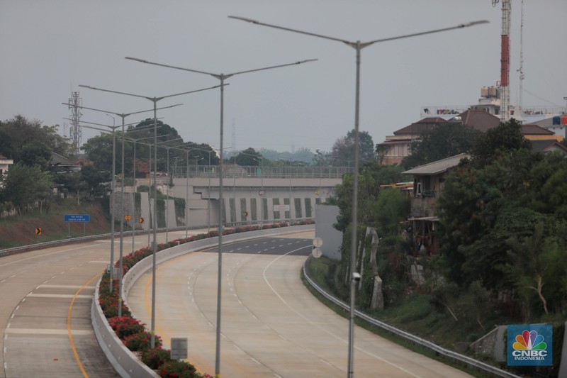 Suasana di ruas tol Seksi 2 Pamulang-Cinere, Tangerang Selatan, Banten, Selasa (3/10/2023). (CNBC Indonesia/Muhammad Sabki) Suasana di ruas tol Seksi 2 Pamulang-Cinere, Tangerang Selatan, Banten, Selasa (3/10/2023). (CNBC Indonesia/Muhammad Sabki)