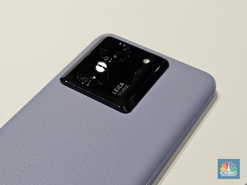 Xiaomi 13T hari ini, Selasa (3/10/2023), akhirnya resmi dirilis di Indonesia setelah diperkenalkan di Berlin, Jerman, pekan lalu. Beda dengan yang ada di global, hanya varian reguler saja yang dijual, sedangkan varian Pro tidak masuk ke Indonesia. (CNBC Indonesia/Intan Rakhmayanti Dewi)