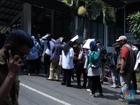 Penampakan Antrean Pencari Kerja Mengular di Senayan