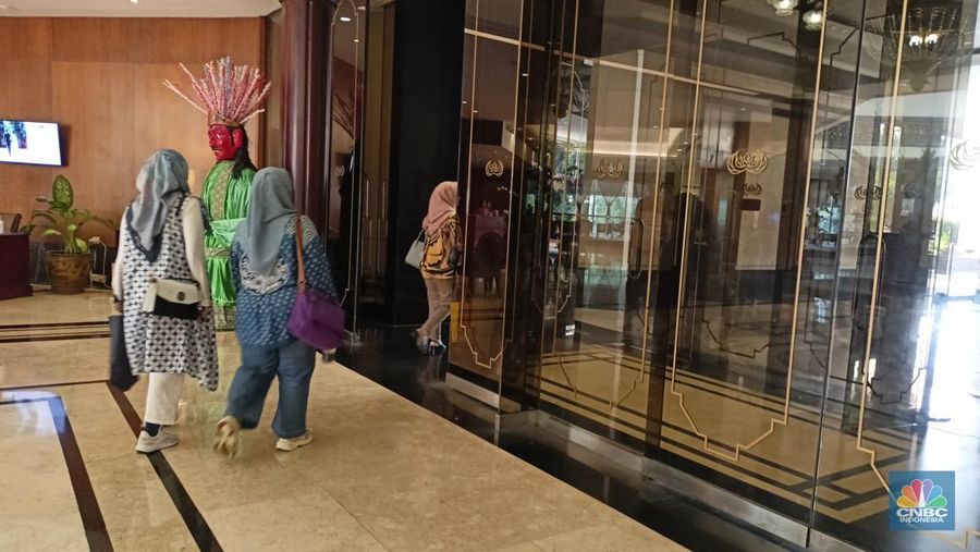 Hotel Sultan mulai dikosongkan. (CNBC Indonesia/Ferry Sandy)
