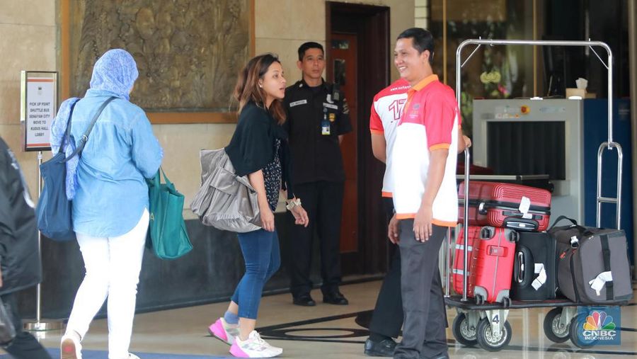 Suasana Hotel Sultan terlihat masih ada pengunjung saat jelang proses pengosongan lahan yang dilakukan oleh Pusat Pengelolaan Komplek Gelora Bung Karno (PPKGBK), Rabu, (4/10). (CNBC Indonesia/Muhammad Sabki)