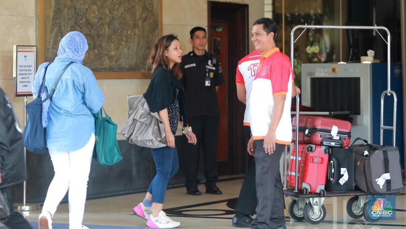 Suasana Hotel Sultan terlihat masih ada pengunjung saat jelang proses pengosongan lahan yang dilakukan oleh Pusat Pengelolaan Komplek Gelora Bung Karno (PPKGBK), Rabu, (4/10). (CNBC Indonesia/Muhammad Sabki)