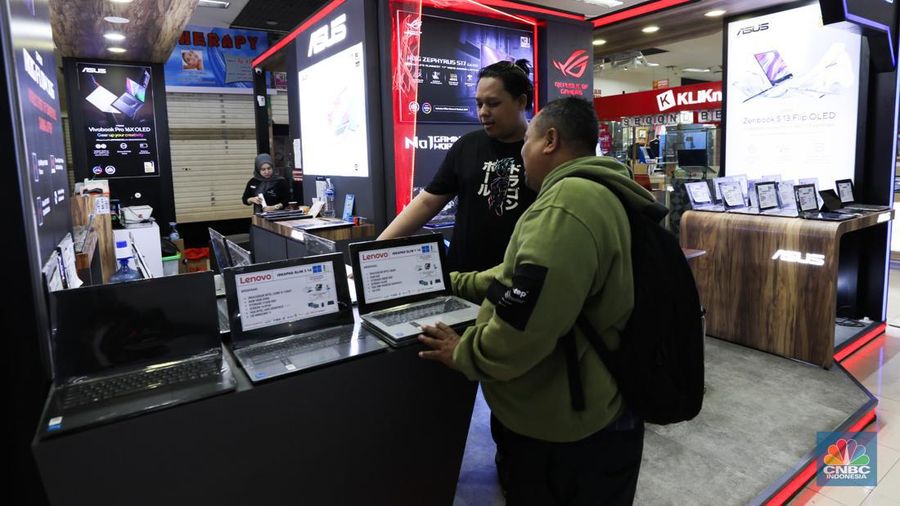 Suasana seppi pada toko-toko elektronik di Pusat Grosir Cililitan (PGC), Jakarta. (CNBC Indonesia/Tri Susilo)