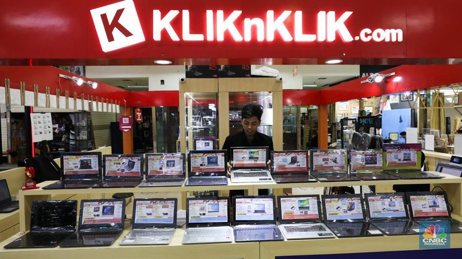 Suasana seppi pada toko-toko elektronik di Pusat Grosir Cililitan (PGC), Jakarta. (CNBC Indonesia/Tri Susilo)