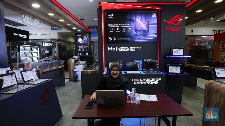 Suasana seppi pada toko-toko elektronik di Pusat Grosir Cililitan (PGC), Jakarta. (CNBC Indonesia/Tri Susilo)