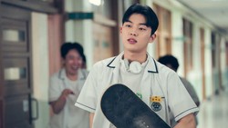 Choi Hyun Wook Unggah Momen Liburan di Bali, Penggemar Drakor Histeris