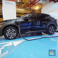 Ekspor Mobil Listrik Naik 100%, Mobil Bensin Makin Ditinggal