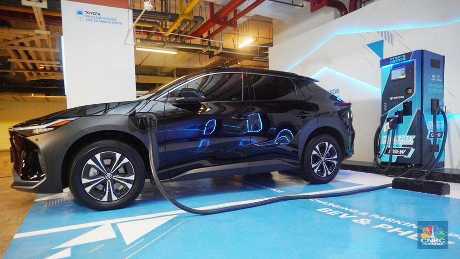Dituding Tak Dukung Mobil Listrik, Pabrikan Jepang Ini Buat Charging Spot Gratis. (CNBC Indonesia/Ferry Sandi)