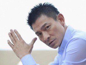 Andy Lau Hampir Celaka dari Panggung Setinggi 4 Meter