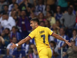 Bantah Hengkang, Torres Pastikan Tetap di Barcelona