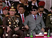 Duduk Samping Prabowo, Ini Gaya SBY Full Seragam di HUT TNI