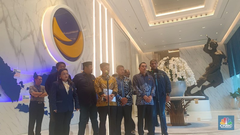 Konferensi pers Menteri Pertanian Syahrul Yasin Limpo di Nasdem Tower, Jakarta, Kamis (5/10/2023). (YouTube/CNN Indonesia) Konferensi pers Menteri Pertanian Syahrul Yasin Limpo di Nasdem Tower, Jakarta, Kamis (5/10/2023). (YouTube/CNN Indonesia)