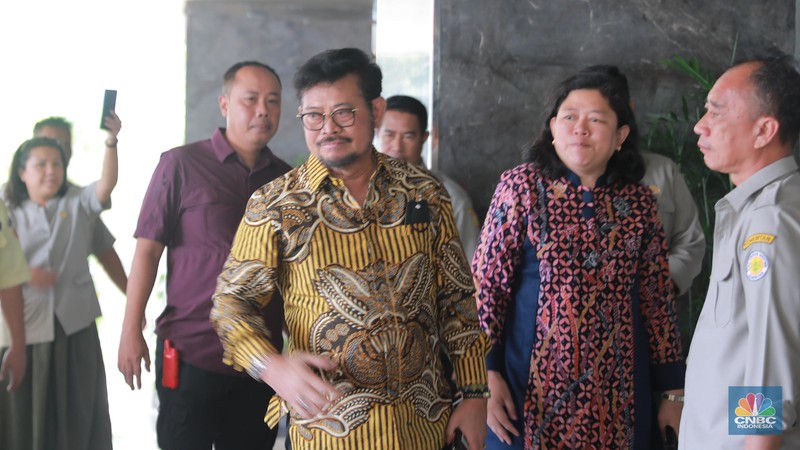 Menteri Pertanian Syahrul Yasin Limpo saat tiba di Kantor Kementerian Pertanian, Jakarta, Kamis, (5/10). (CNBC Indonesia/Muhammad Sabki)