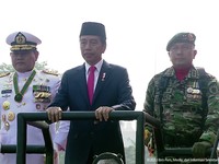 Akhirnya Dinaikkan Jokowi, Ini Gaji Terbaru TNI & Polri!