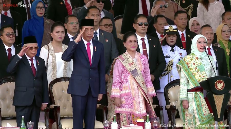 Presiden RI Joko Widodo (Jokowi) menjadi inspektur upacara peringatan hari ulang tahun (HUT) ke-78 Tentara Nasional Indonesia (TNI) hari ini di Monumen Nasional (Monas), Jakarta, Kamis (5/10). (Tangkapan Layar Youtube Sekretariat Presiden)
