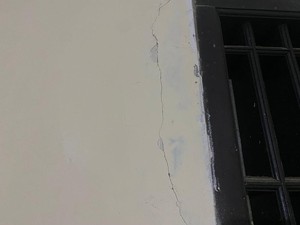 Dinding di Rumah Alami Retak Rambut, Begini Cara Memperbaikinya