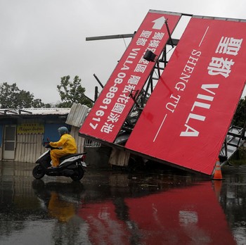 Penampakan Taiwan 'Berantakan' Usai Dihantam Topan Koinu