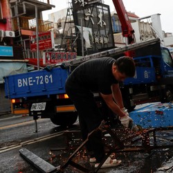 Ada Topa Koinu, Bursa Saham Hong Kong Tutup & Sekolah Libur