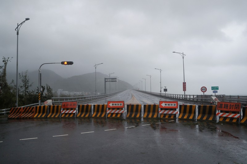 Suasana usai Topan Koinu melanda Kenting, Taiwan, Kamis (5/10//2023). (REUTERS/Carlos Garcia Rawlins) Suasana usai Topan Koinu melanda Kenting, Taiwan, Kamis (5/10//2023). (REUTERS/Carlos Garcia Rawlins)