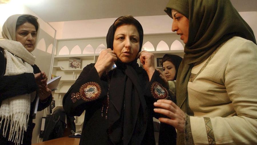Aktivis hak asasi manusia terkemuka Iran, Narges Mohammadi. (AP Photo/Vahid Salemi, File)(
